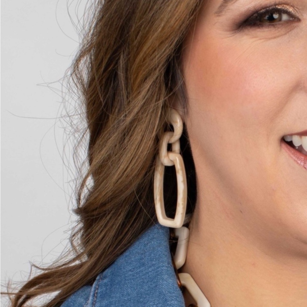 Plunder Cable Neutral Resin Link Drop Earrings  (NIP)